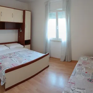 https://apartments-oaza-regi.in-istria.net