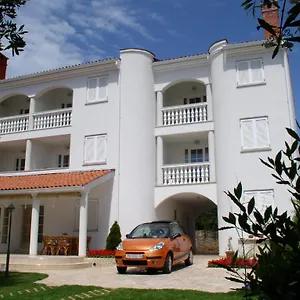 https://apartments-paloma-blanca.in-istria.net